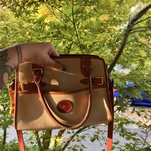 Condensing my closet— needs new home ✨